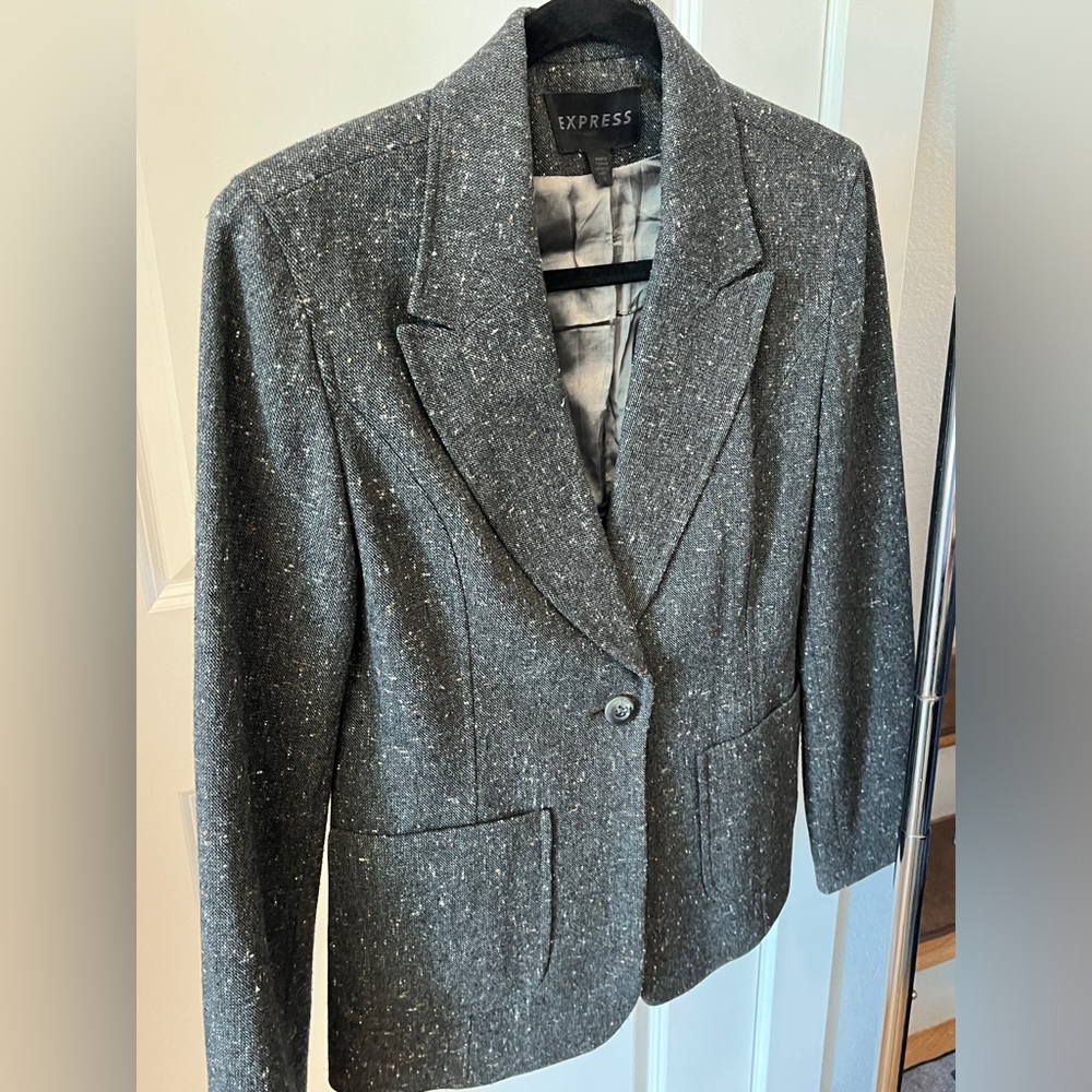 Express size 5/6 one-button blazer with pockets